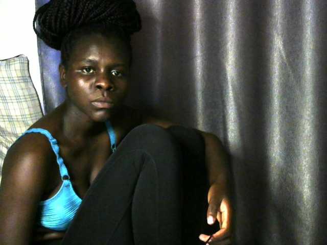 Little-queen live cam on BongaCams