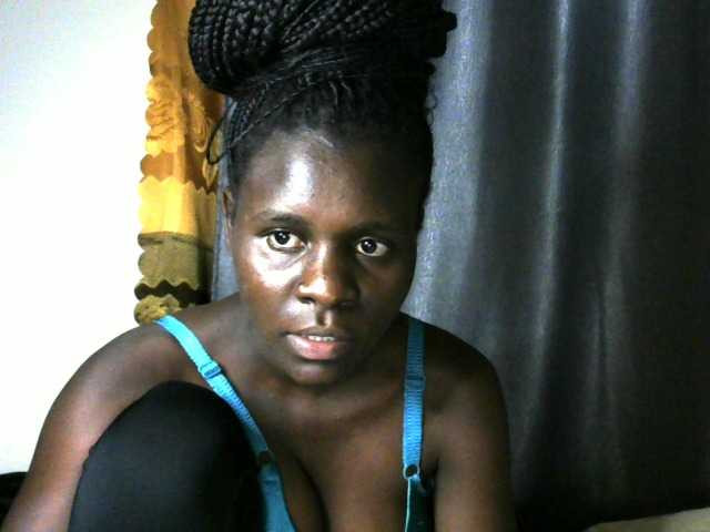 Little-queen live cam on BongaCams