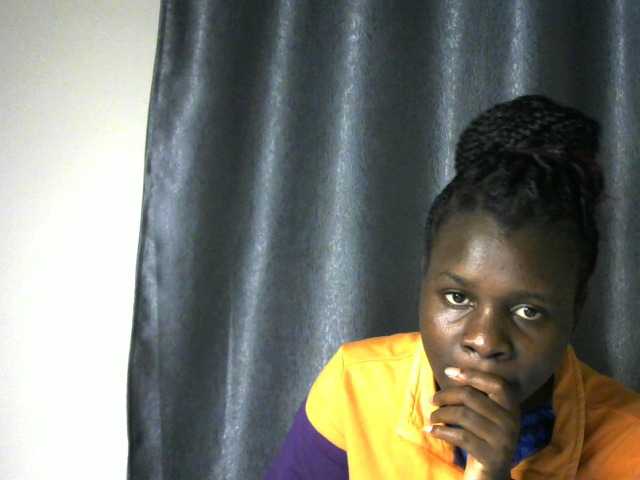 Little-queen live cam on BongaCams