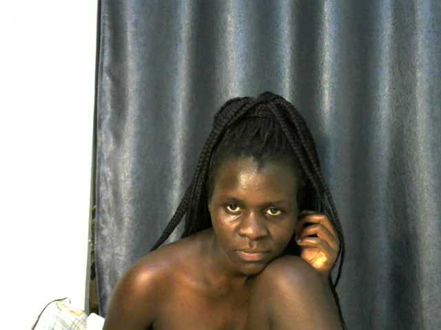 Little-queen live cam on BongaCams