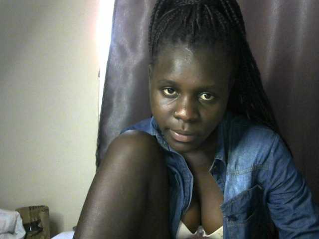 Little-queen live cam on BongaCams