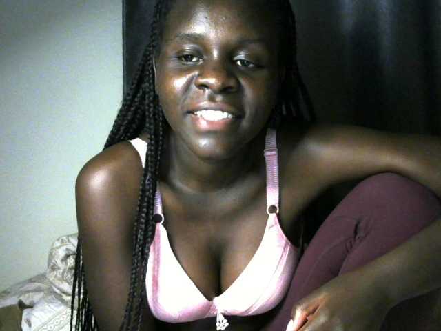 Little-queen live cam on BongaCams