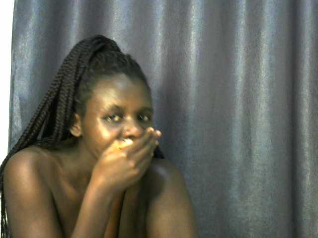Little-queen live cam on BongaCams