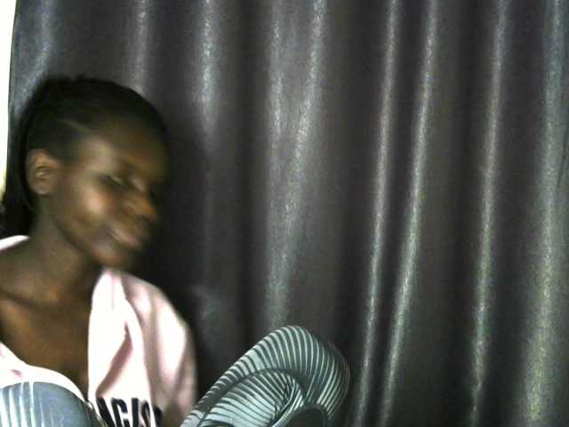 Little-queen live cam on BongaCams
