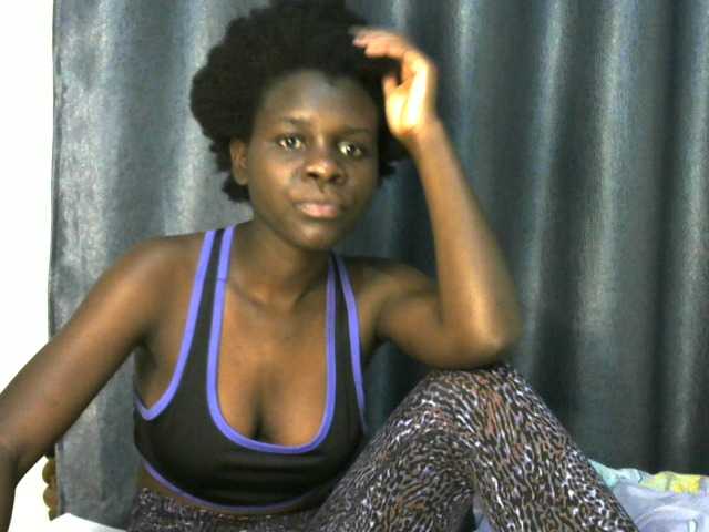 Little-queen live cam on BongaCams