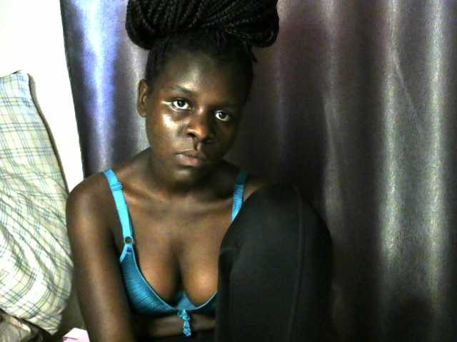 Little-queen live cam on BongaCams