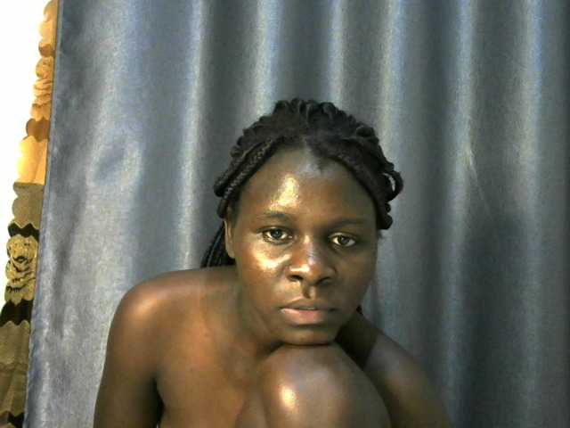 Little-queen live cam on BongaCams
