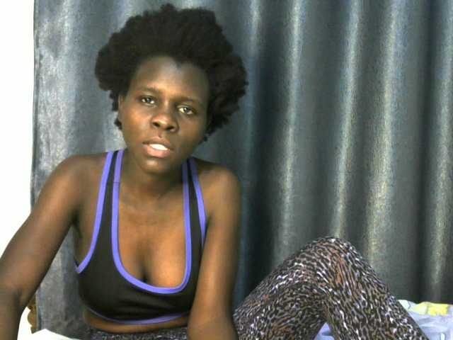 Little-queen live cam on BongaCams