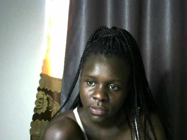 Little-queen live cam on BongaCams