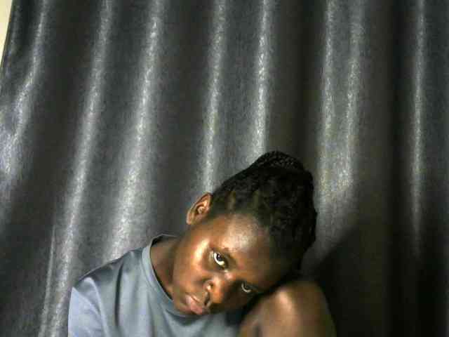Little-queen webcam
