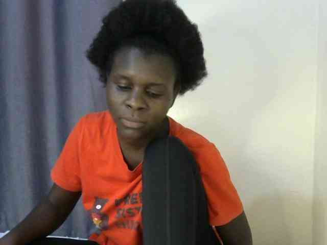 Little-queen webcam
