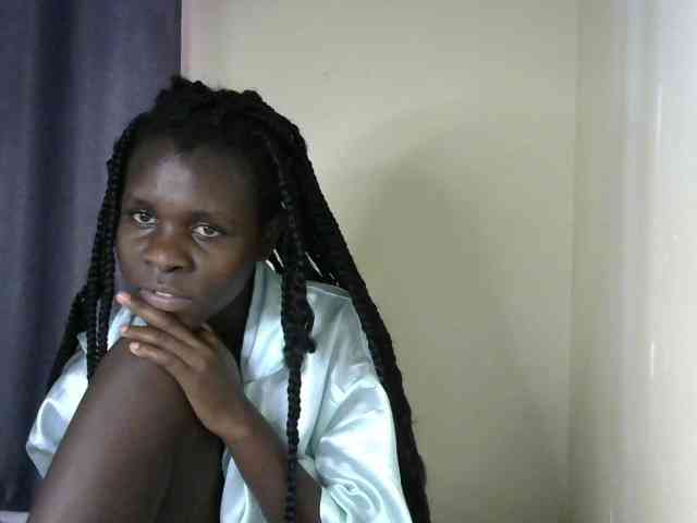 Little-queen webcam