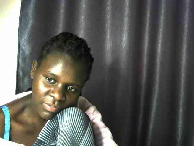 Little-queen webcam