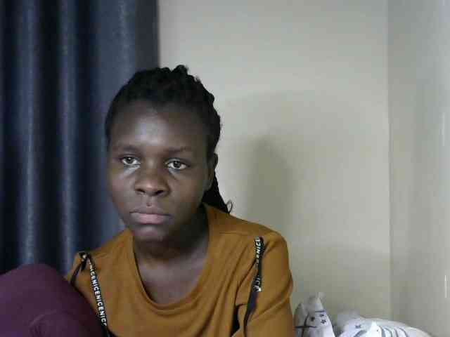 Little-queen webcam