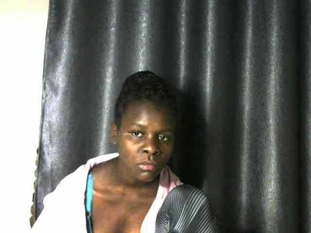 Little-queen webcam