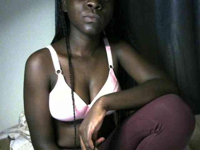 Little-queen webcam