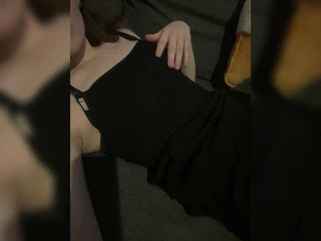 Fyflia live cam on BongaCams