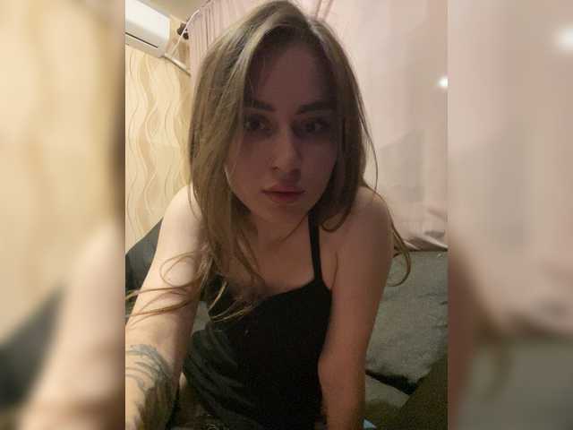 Fyflia live cam on BongaCams