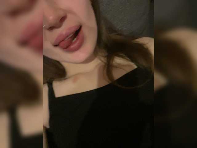 Fyflia live cam on BongaCams