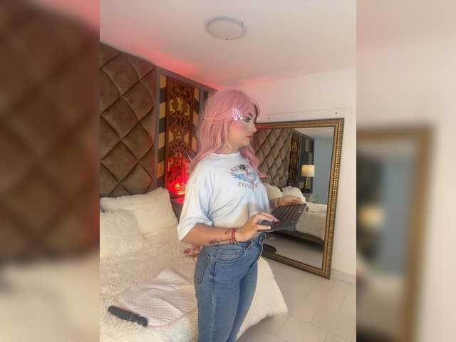 Scarletgrey live cam on BongaCams