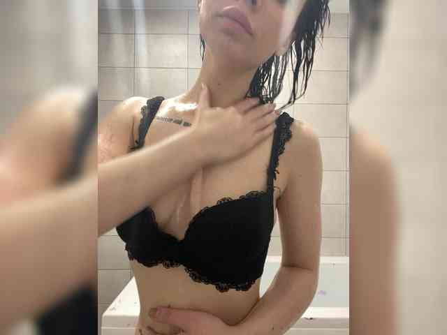 DiannnaTotti webcam