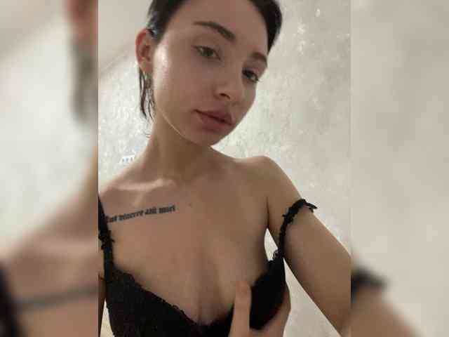 DiannnaTotti webcam