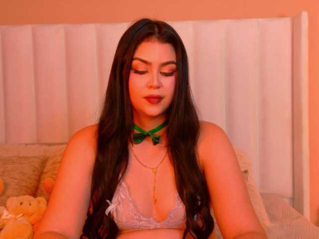 EmilyBills live cam preview