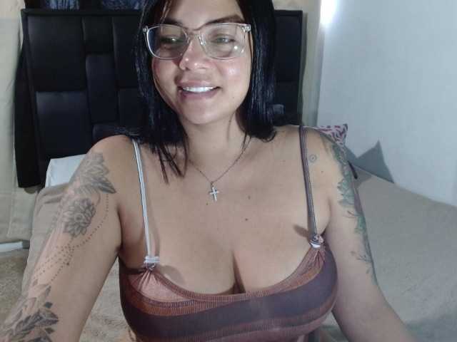 sexyvivian1 live webcam show