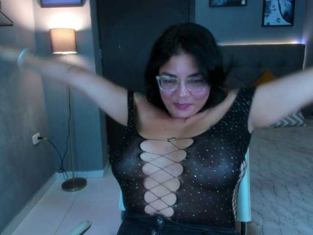 sexyvivian1, live now on BongaCams