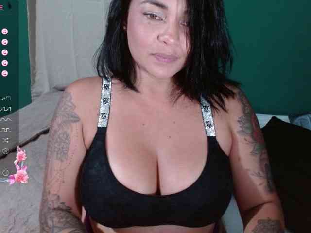 sexyvivian1 webcam