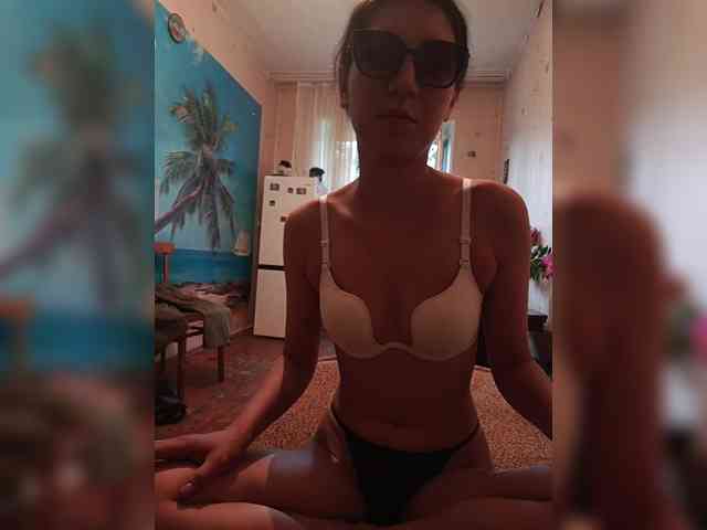 Disha19991 webcam