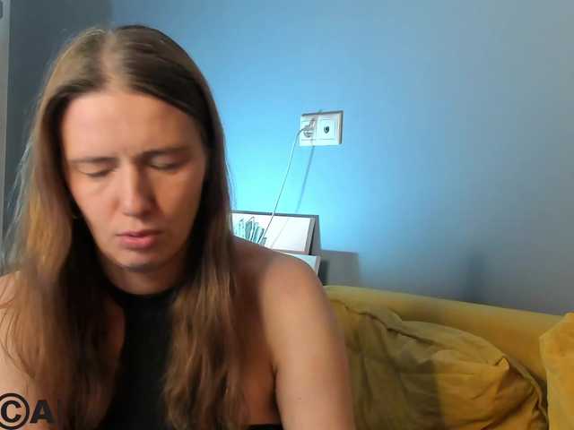 le modèle Kathrine-Meyer est en webcam porno dans un show sur le site bongacams, il possède les tags suivants: White/Caucasian,Blonde,Shaved