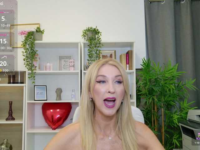 LadyLeea live cam on BongaCams