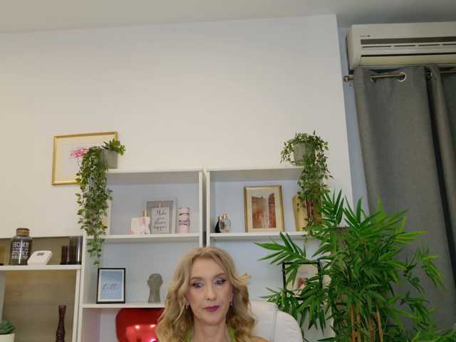 LadyLeea live cam on BongaCams