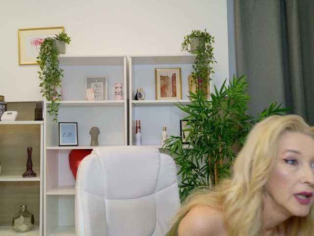 LadyLeea live cam on BongaCams