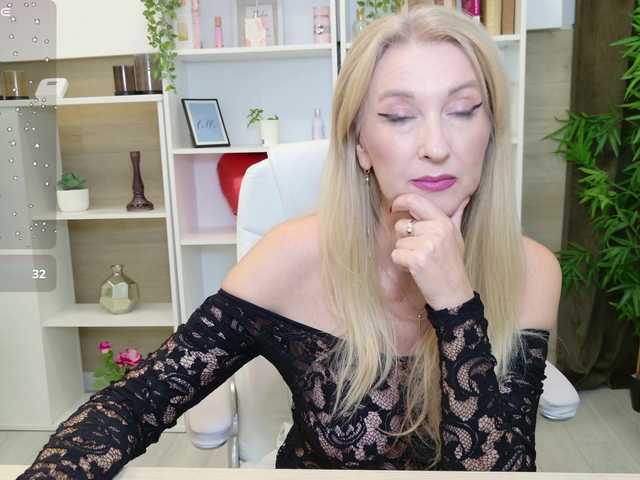 LadyLeea live cam on BongaCams