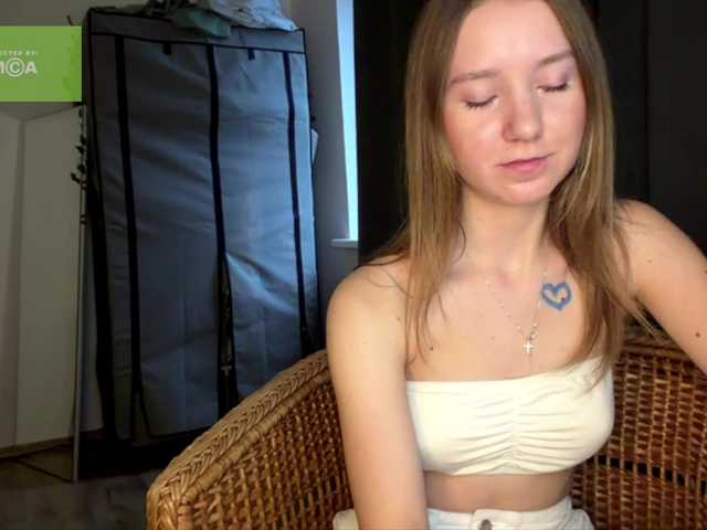 lisasmall live cam on BongaCams