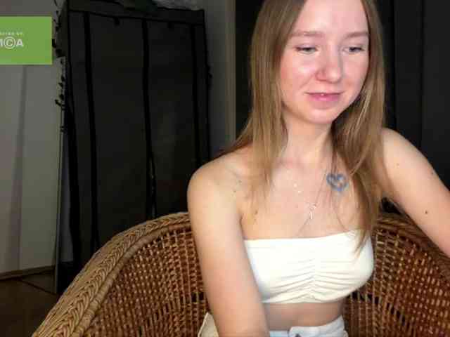 lisasmall webcam