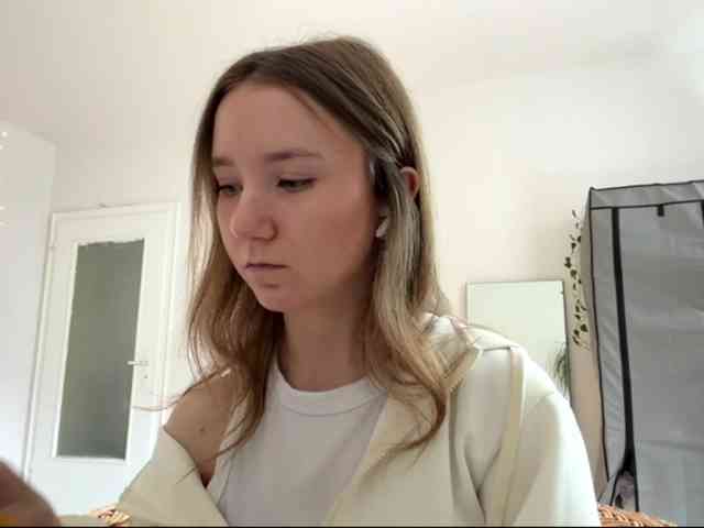 lisasmall webcam