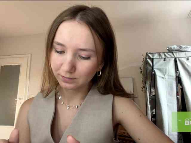 lisasmall webcam