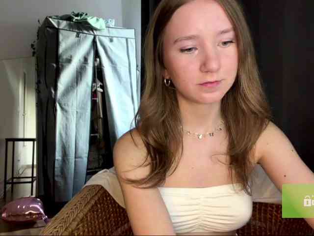 lisasmall webcam