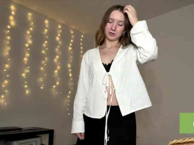 lisasmall webcam