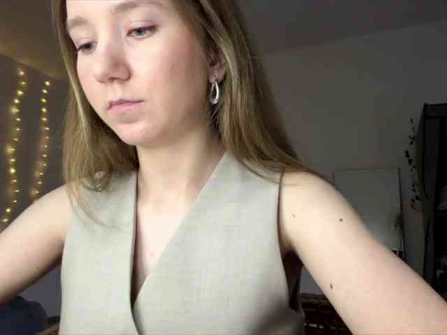 lisasmall webcam