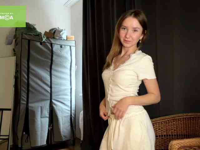 lisasmall webcam