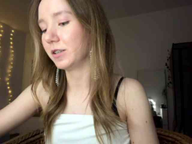 lisasmall webcam