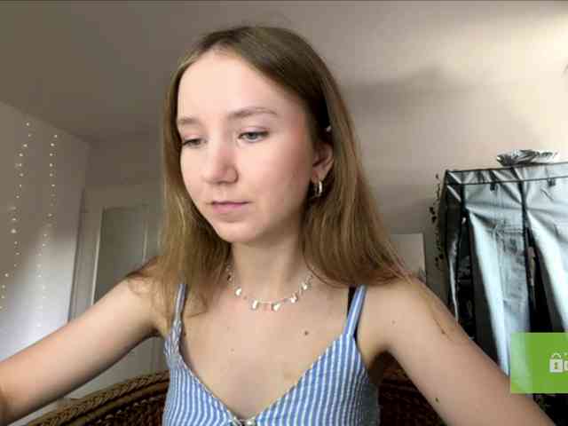 lisasmall webcam