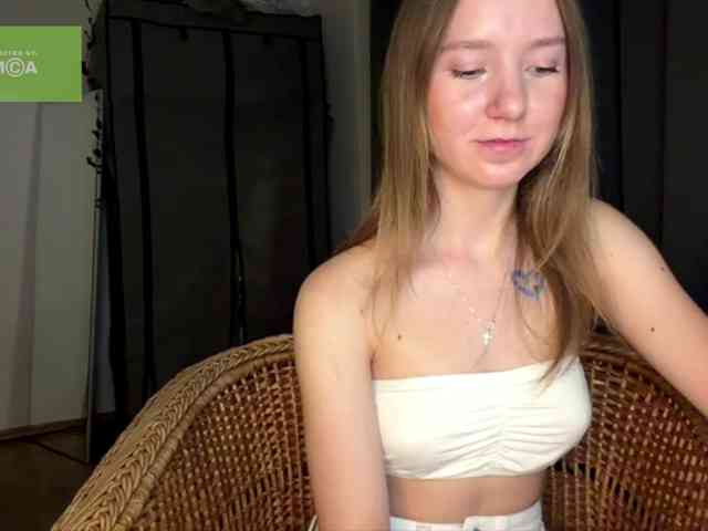 lisasmall webcam
