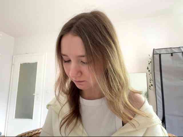 lisasmall webcam