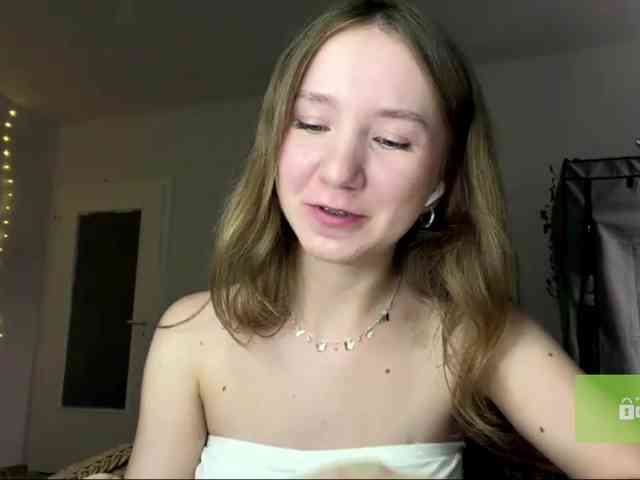 lisasmall webcam