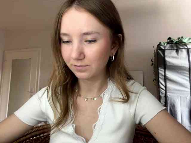 lisasmall webcam
